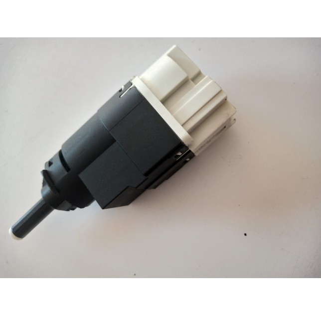 Contact lampa stop la pedala frana